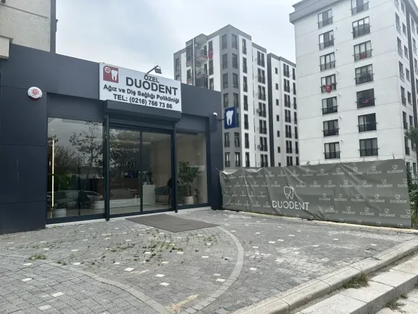 DUODENT diş kliniği resepsiyon ve hasta karşılama alanı